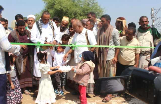 عطيفي يفتتح مشروعي مياه في المنصورية بالحديدة