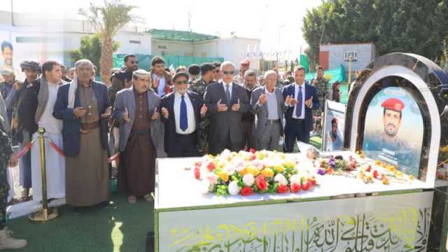 بن حبتور يزور أضرحة الشهداء الصماد والرهوي والغماري