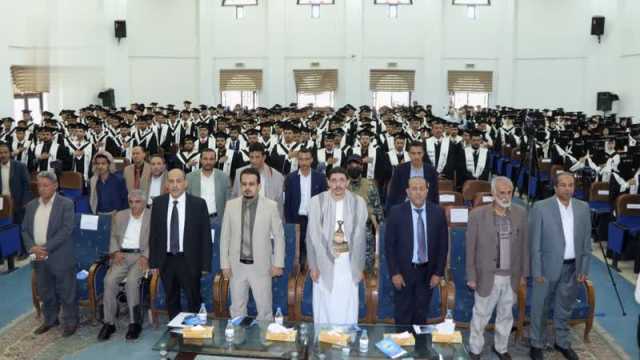 كلية الطب في جامعة صنعاء تحتفي بتخرج 380 طبيبا وطبيبة