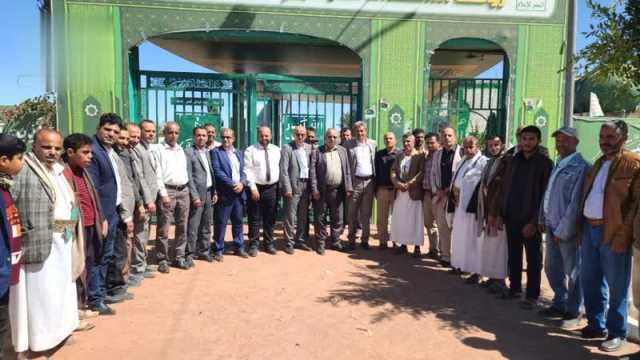 قيادات جامعة ذمار تزور روضة ومعرض الشهداء في ذمار