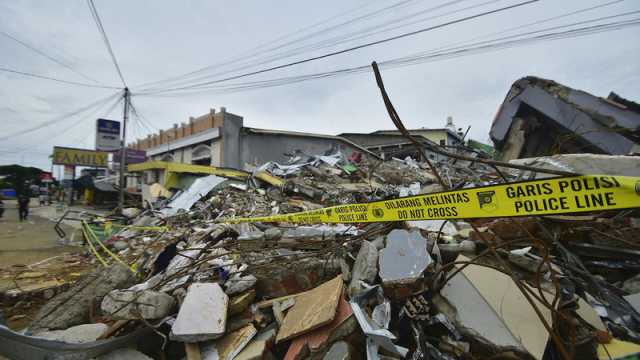 زلزال بقوة 6.2 درجة يضرب إندونيسيا