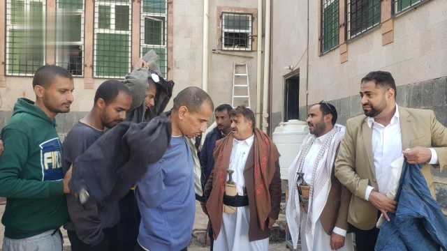 توزيع ملابس شتوية لنزلاء مركز الرأفة في أمانة العاصمة