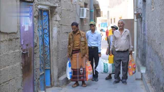 زيارة أسر شهداء جامعة الحديدة