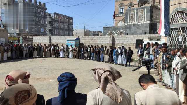 وقفة لمنتسبي فرع الموارد والمنشآت المائية في ذمار وفاءً لدماء الشهداء