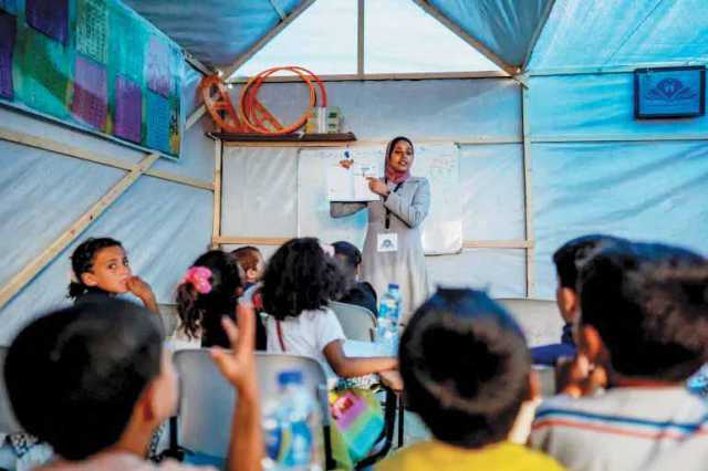 طلبة غزة يشقّون طريقهم بين الركام وينتزعون الفرح من أنياب الوجع