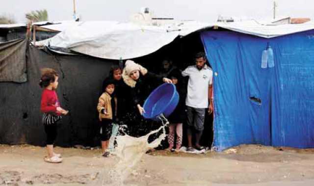 الشتاء يتسلل بقسوته إلى القطاع المدمر والأمطار تفاقم المعاناة