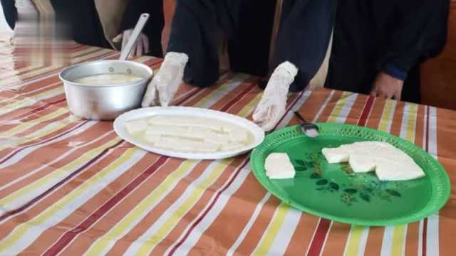 بدء دورة تدريبية لـ160 متدربة في مجال الصناعات الغذائية بالحديدة