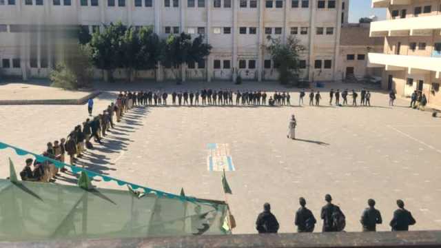 وقفات طلابية وشعبية في العاصمة وفاءً للشهداء ومباركة للإنجاز الأمني