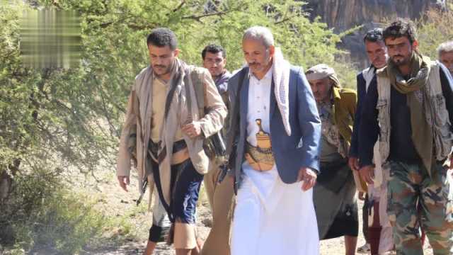 الشغدري يتفقد سير العمل في تصفية حاجز مياه وطريق جبل الشامي في قعطبة