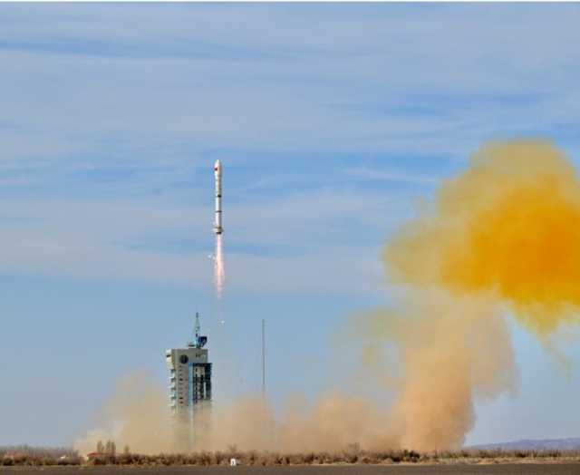 الصين تطلق ثلاثة أقمار اصطناعية جديدة إلى الفضاء