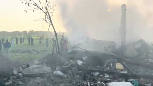 مصرع 5 أشخاص جراء انفجار بمصنع ألعاب نارية في باكستان