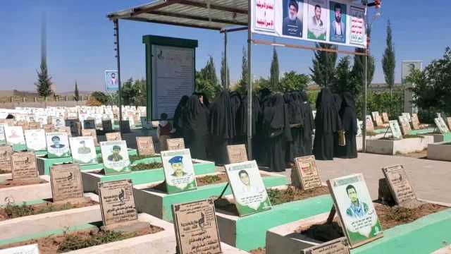 الهيئة النسائية في شبام كوكبان تزور روضة الشهداء