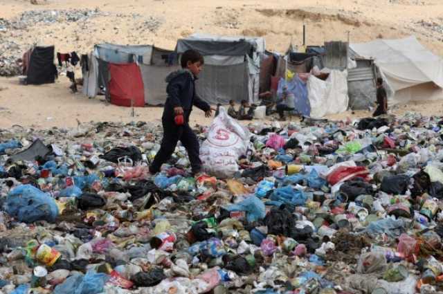 أمراض جلدية وتنفسية تصيب أطفال غزة