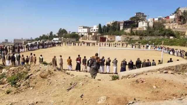 أبناء الطويلة في المحويت ينظمون وقفة قبلية مسلحة وفاءً لدماء الشهداء