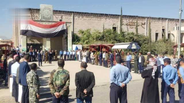 وقفة لمنتسبي مجمع الإصدار الآلي في الأمانة بالذكرى السنوية للشهيد