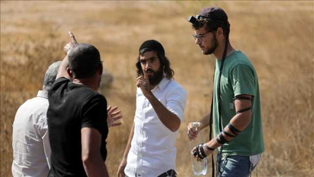 جيش العدو الإسرائيلي يتبادل مع المستوطنين أدوار الاعتداءات على الفلسطينيين