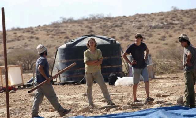 العدو الإسرائيلي يحاصر منزلا في البلدة القديمة بنابلس.. ومستوطنون يخربون غرفة زراعية في كفر الديك غرب سلفيت