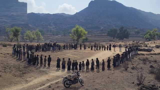 وقفة قبلية مسلحة وتطبيق قتالي لخريجي طوفان الاقصى بمديرية الحيمة الخارجية