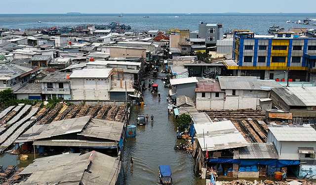 إندونيسيا: تضرر أكثر من 10 آلاف مبنى بسبب الفيضانات