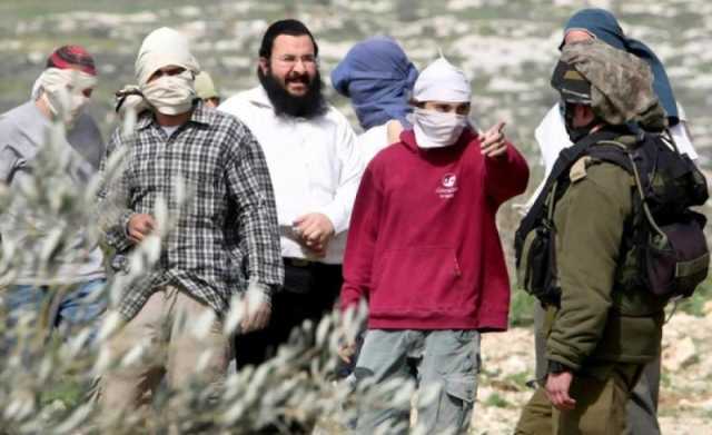 مستوطنون صهاينة يعتدون على ممتلكات الفلسطينيين في الضفة