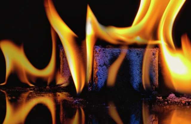 علماء روس يبتكرون نوعا جديدا من البلاستيك المقاوم للحريق