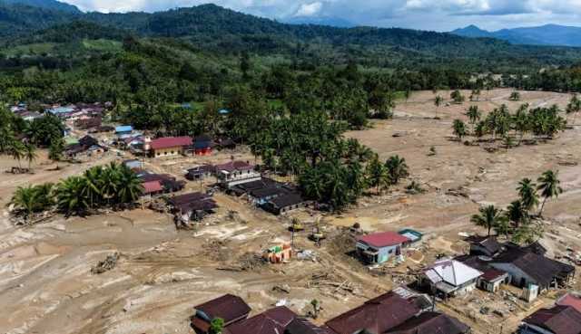 جزيرة سومطرة الإندونيسية تحتاج لأكثر من 3 مليارات دولار للتعافي بعد فيضانات