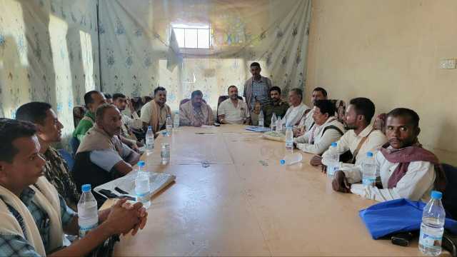 مناقشة مستوى الأداء الخدمي والتنموي في السخنة بالحديدة