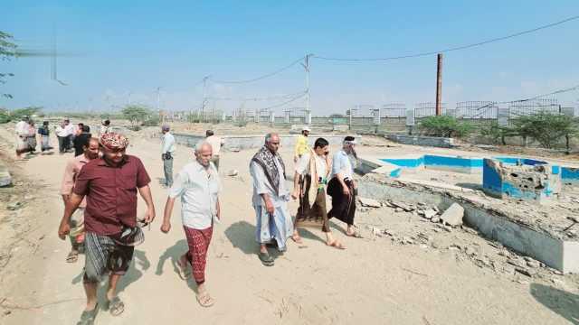 تفقد سير العمل بمشروع اعادة تأهيل حديقة 22 مايو بمدينة الحديدة