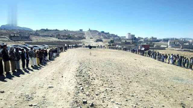 وقفة قبلية مسلّحة في سنحان إعلانًا للجهوزية والاستنفار لأي جولة قادمة