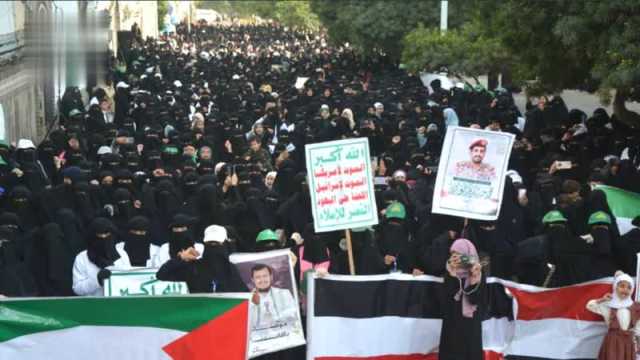 مسيرتان نسائيتان في إب ويريم إحياءً لليوم العالمي للمرأة المسلمة