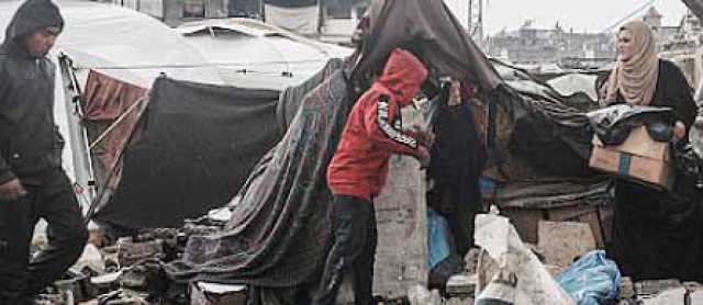 المنخفض الجوي يعمِّق مأساة النازحين في غزة.. وآلاف العائلات بلا مأوى