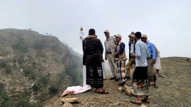 نزول ميداني لإجراء الدراسات الحقلية على مواقع الانزلاقات في قفل شمر بحجة