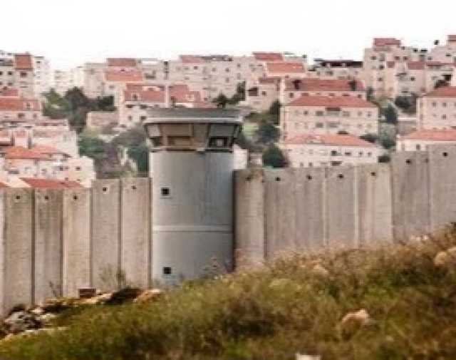 سلطات العدو الصهيوني تعتزم بناء مركز شرطة في بلدة جبل المكبر بالقدس