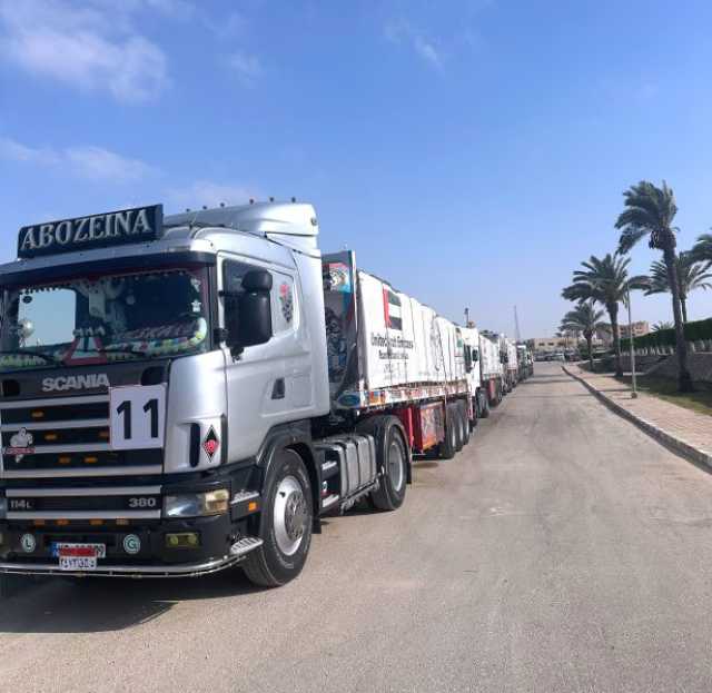 ضمن “عملية الفارس الشهم 3” .. دخول 12 شاحنة مساعدات إنسانية إماراتية إلى غزة