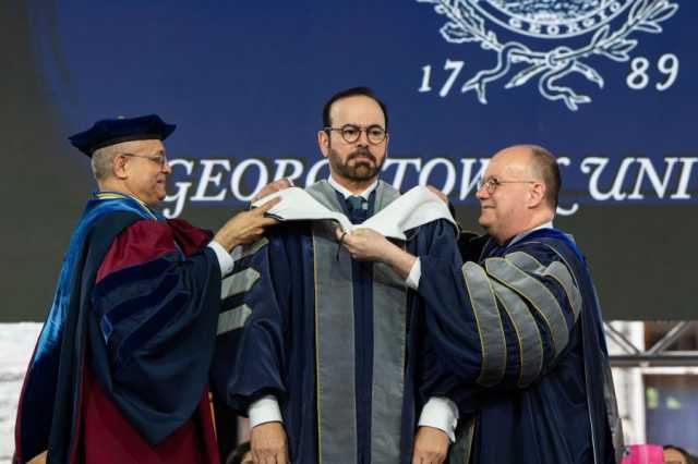 جامعة “جورج تاون” تمنح محمد القرقاوي الدكتوراه الفخرية في الإدارة الحكومية