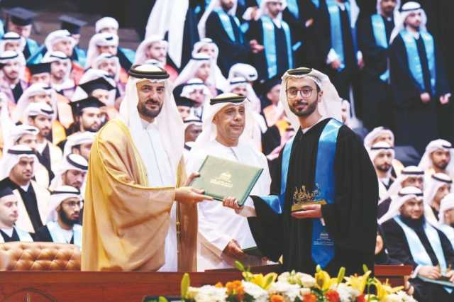 سلطان بن أحمد القاسمي يشهد حفل تخريج طلاب جامعة الشارقة