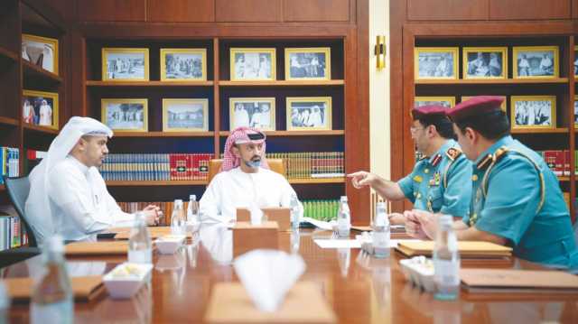عمار النعيمي  يطلع على خطط وبرامج “الدفاع المدني” بعجمان