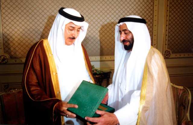 “قصة جائزة” لدارة الدكتور سلطان القاسمي تستذكر إهداء وسام “الإيسيسكو”