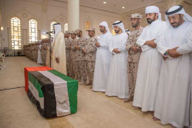 مكتوم الشرقي يؤدي صلاة الجنازة على جثمان شهيد الوطن أحمد الشحي