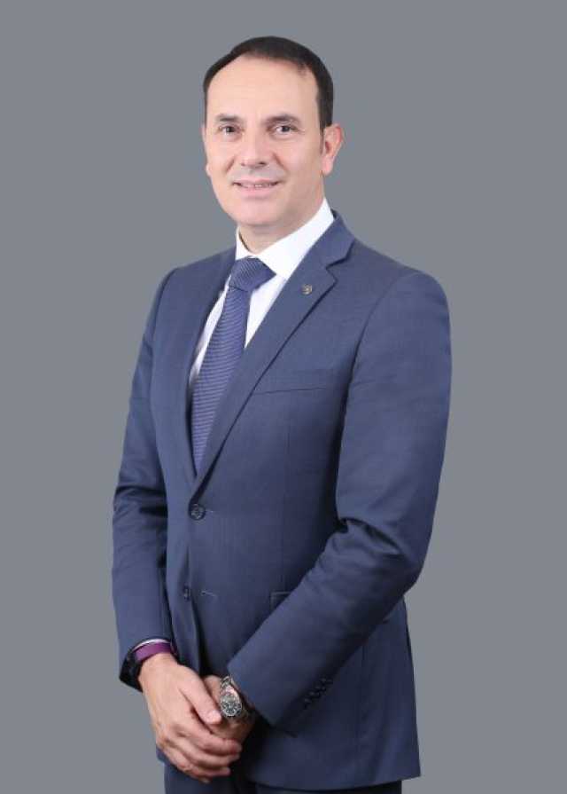 مستشفى ميدكير لجراحة العظام والعمود الفقري يجري أول عملية رباط صناعي باستخدام تقنية LARS لمريض إيطالي في الإمارات