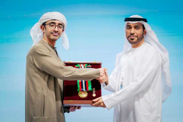 رئيس الدولة يمنح 10 من سفراء الدولة وسام زايد الثاني من الطبقة الأولى