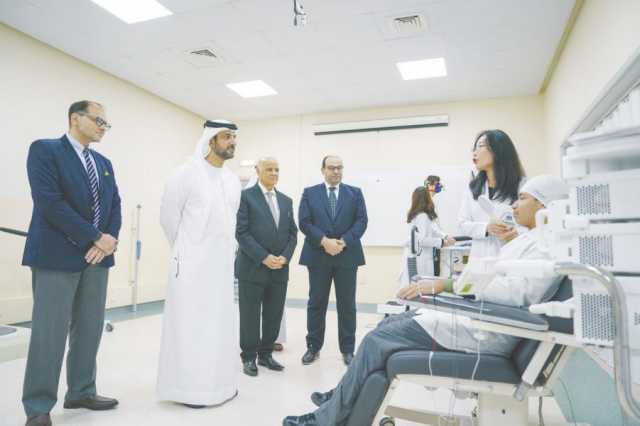 سلطان بن أحمد القاسمي يطلع على مختبرات العلوم الصحية بجامعة الشارقة
