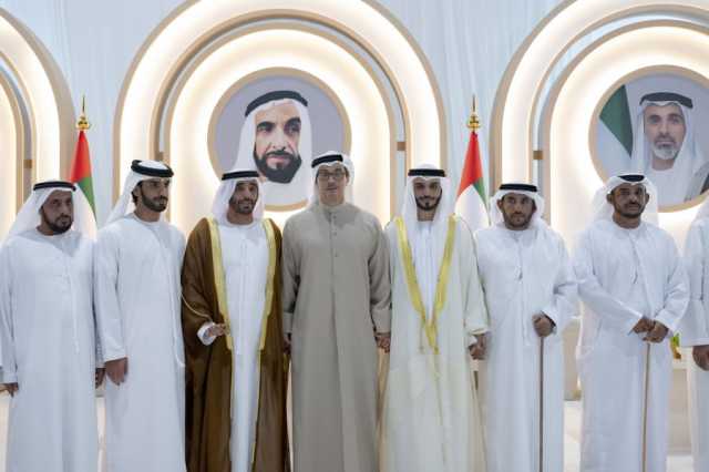 منصور بن زايد يحضر أفراح الفلاحي والمزروعي