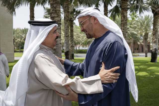 رئيس الدولة يزور ملك البحرين في مقر إقامته في أبوظبي