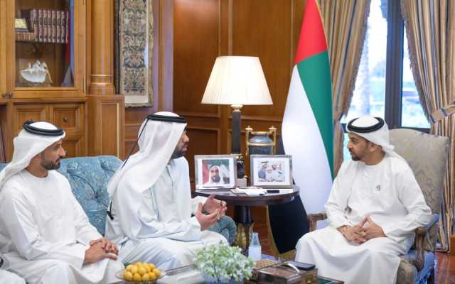 حمدان بن زايد يستقبل وفد دائرة الطاقة ويطلع على سير العمل بالمشاريع الاستراتيجية بمنطقة الظفرة