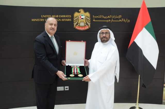 رئيس الدولة يمنح السفير الأردني وسام الاستقلال من الطبقة الأولى