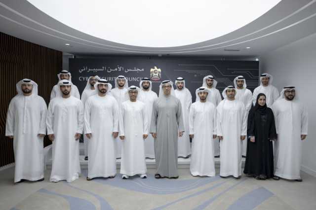 منصور بن زايد يطلع على مبادرات مجلس الأمن السيبراني لحكومة الإمارات