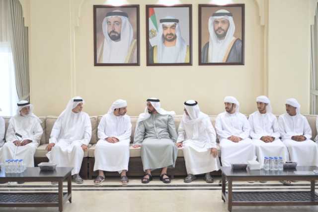 سيف بن زايد يعزي في وفاة علي الطنيجي
