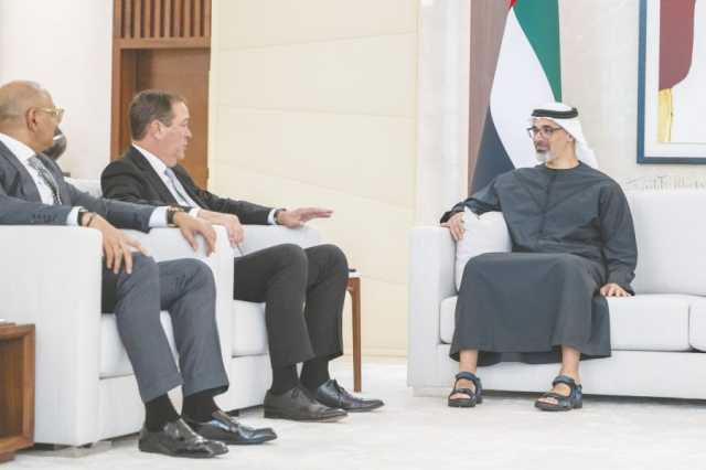 خالد بن محمد بن زايد يلتقي رئيس مجلس الإدارة والرئيس التنفيذي لشركة “سيسكو”
