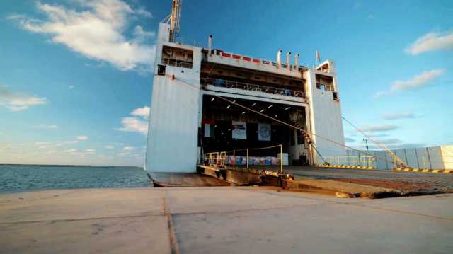 وصول سفينة الإمارات الإنسانية محملة بـ 7,200 طن من المساعدات الغذائية والإيوائية والطبية لدعم قطاع غزة